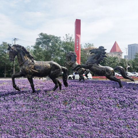 戶外動物馬銅雕